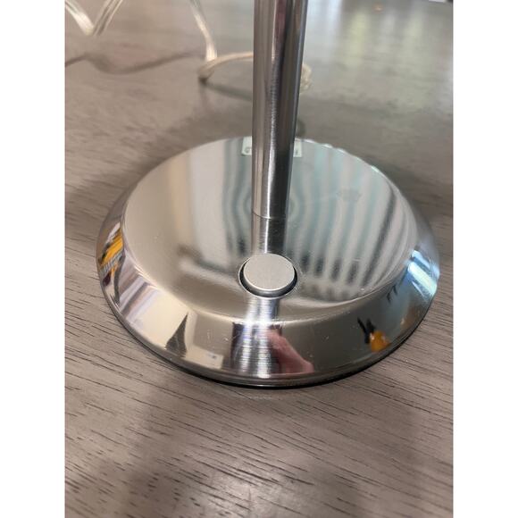 Magnifying Makeup Mirror with Light - Picture 3 of 3